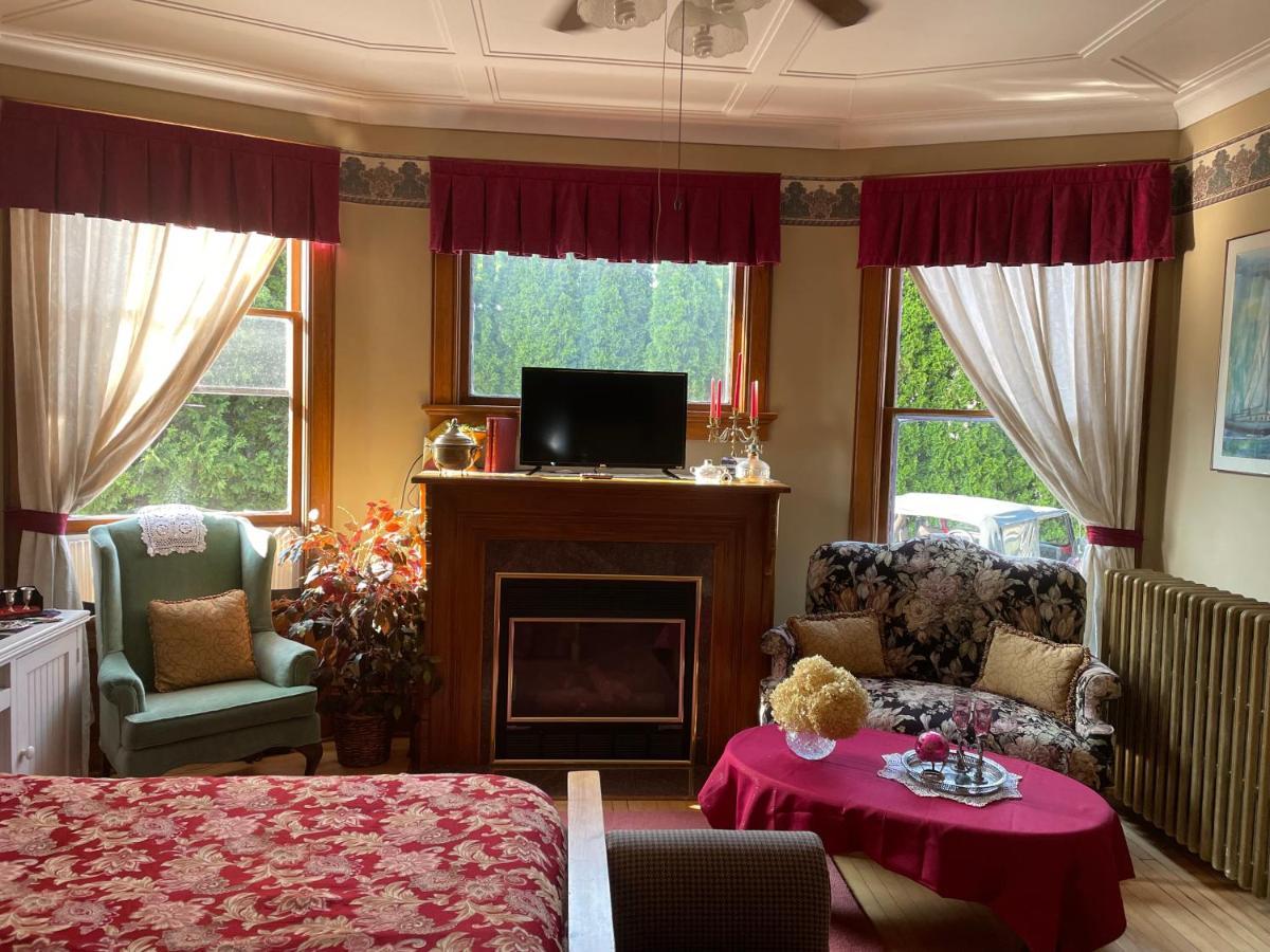 The Pembrooke Inn 스터전 베이 외부 사진